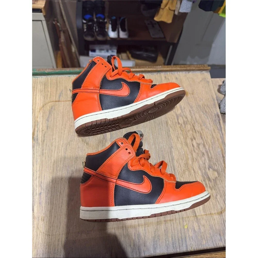 Nike Dunks High-Top Kids Sneakers in Orange and Black